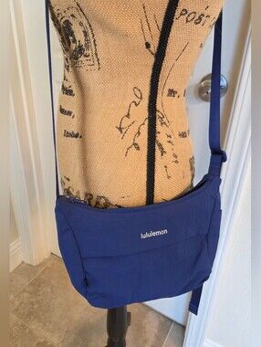 Lululemon Festival Bag Blue Crossbody Shoulder Bag Adjustable Strap